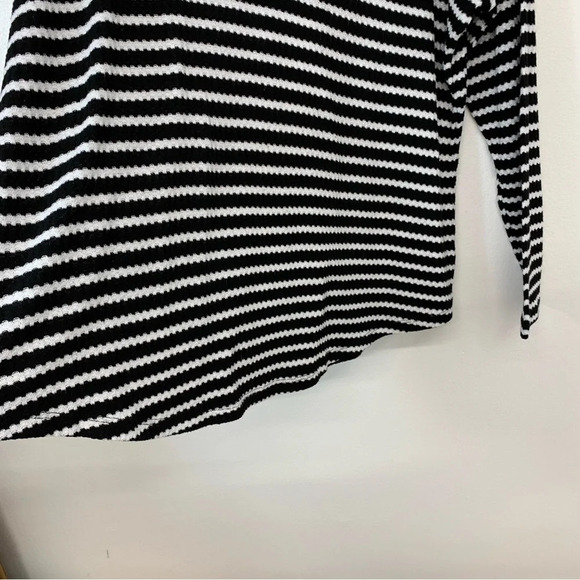 Torrid Womans V Neck Long Sleeve Knit Top 2X  Black White Stripe Casual Workwear - Picture 3 of 9
